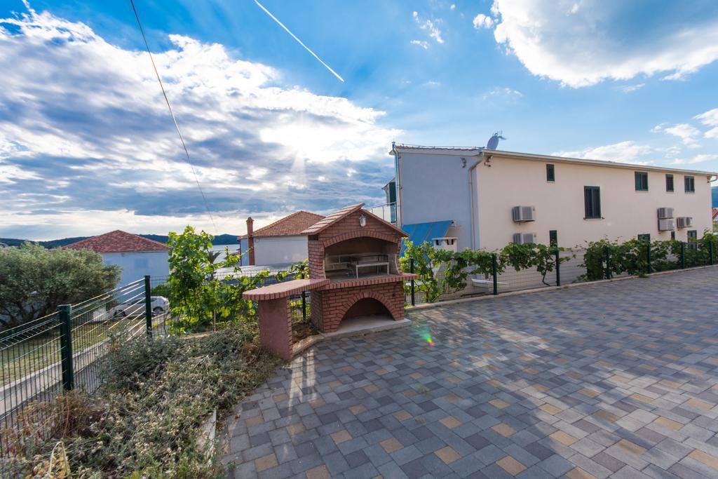 Apartment Angie Trogir Bagian luar foto